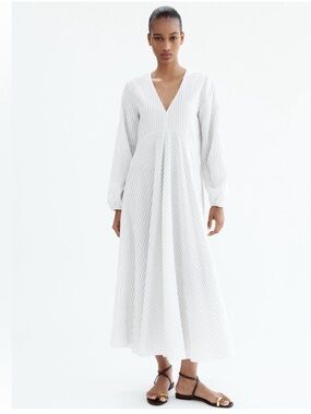 ✨Zara White V-Neck Long Sleeve Maxi Dress✨